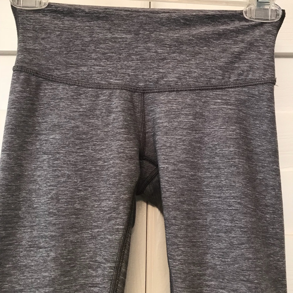 Lululemon Cropped Under Wunder Leggings 2 - Picture 7 of 7
